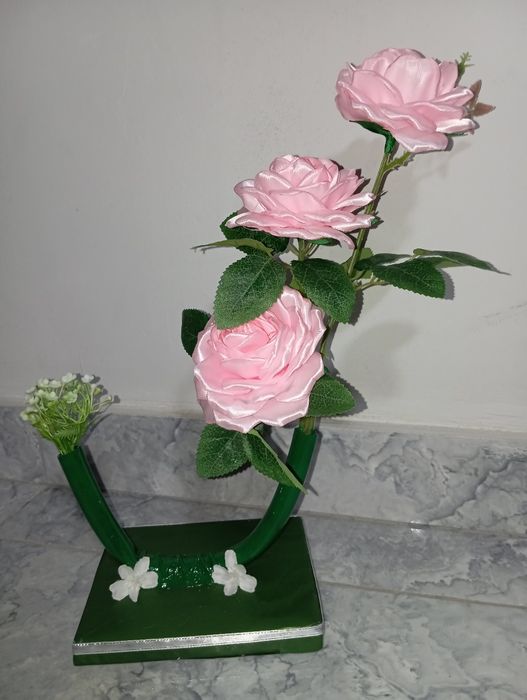 Продаю цветы сделано из атласных лент