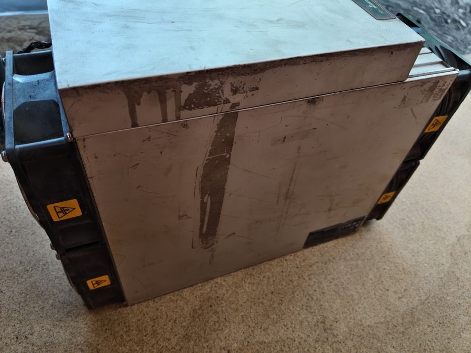 Продам Antminer S19