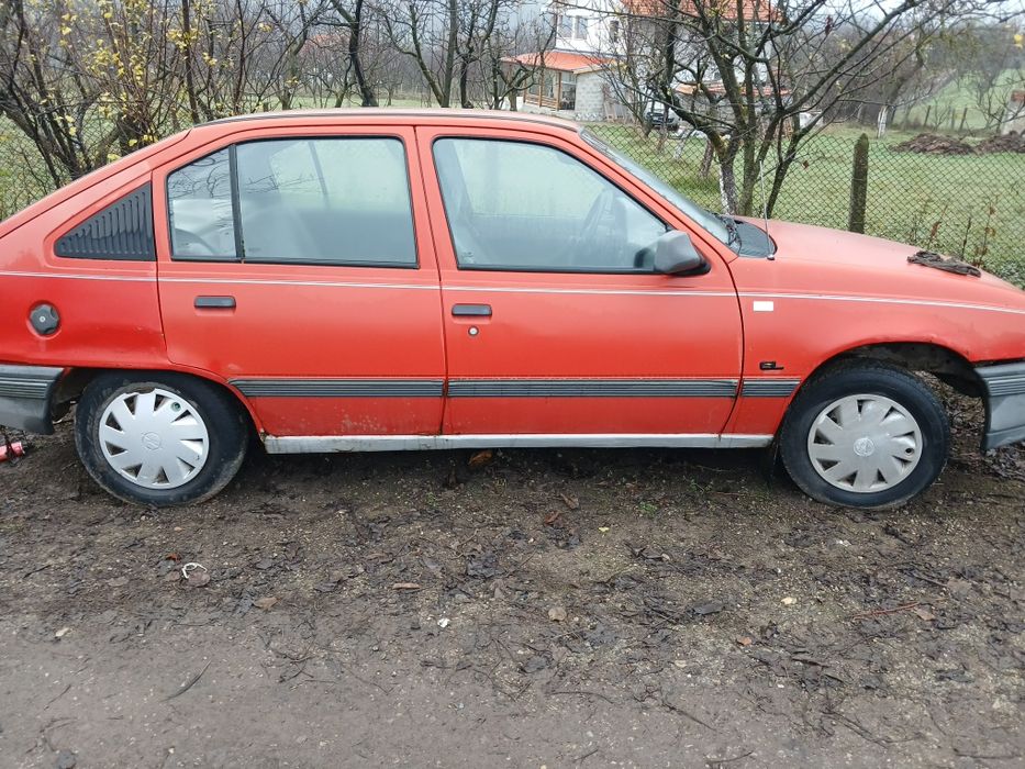 Opel kadett на ЧАСТИ