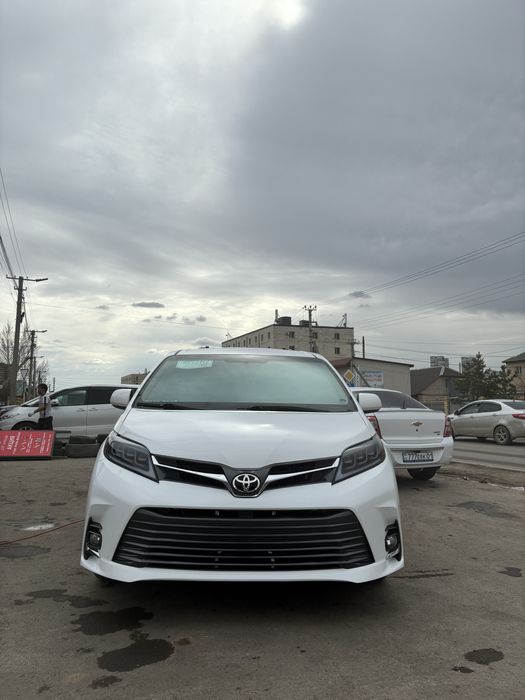 Продается Toyota Sienna 2015 LE 3.5л