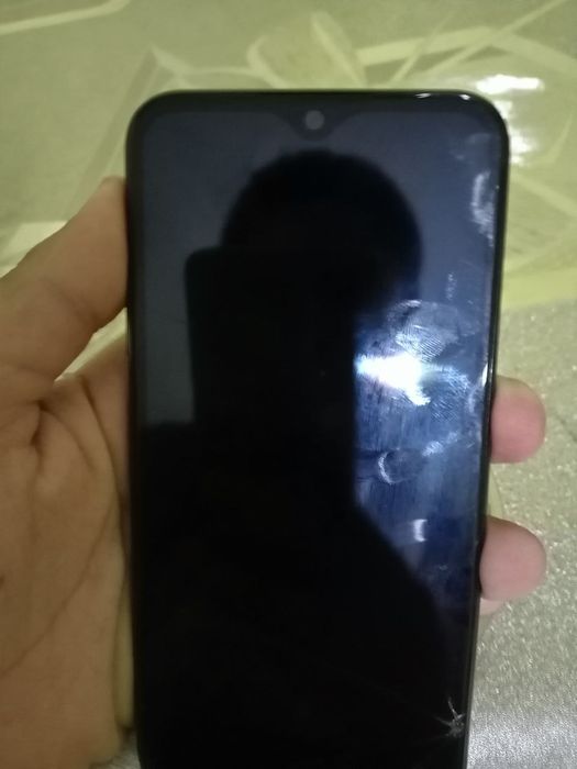 Samsung galaxy a 01 sotiladi