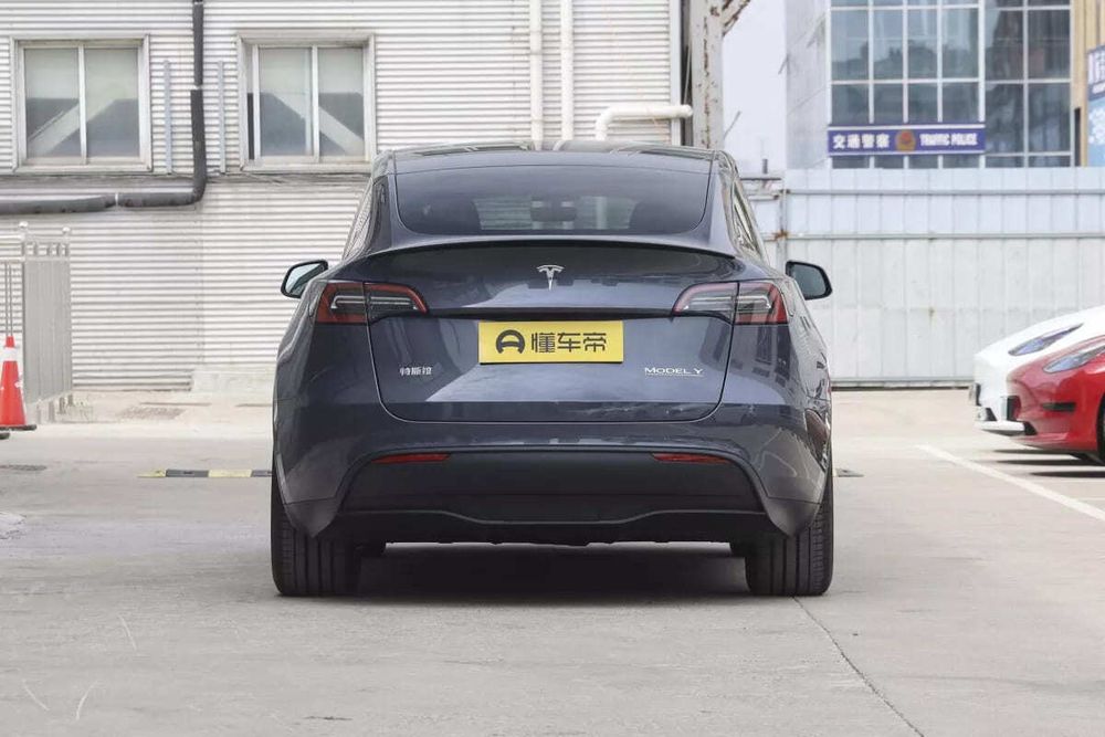 Tesla Model Y Long Range 4WD