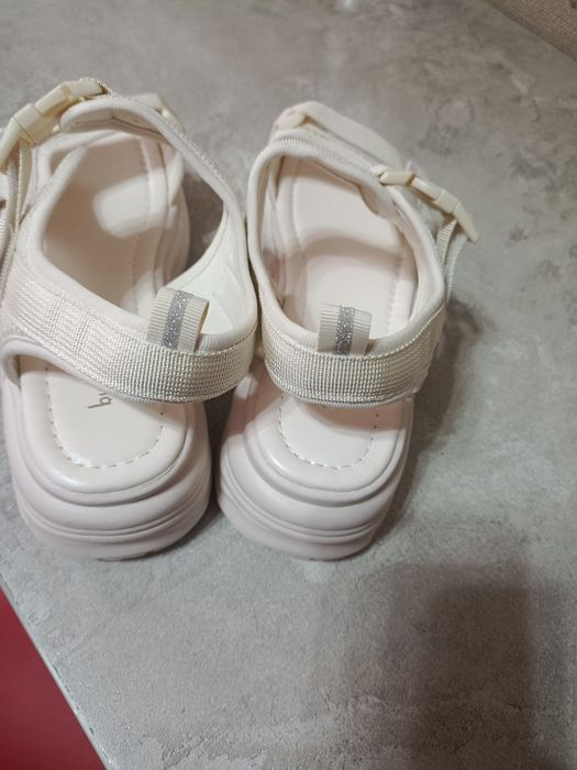 Продам сандали 38 р