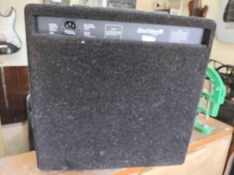 продавам 30 ватов усилвател за китара