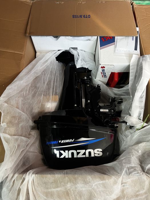 Новый мотор Suzuki 15 в коробке