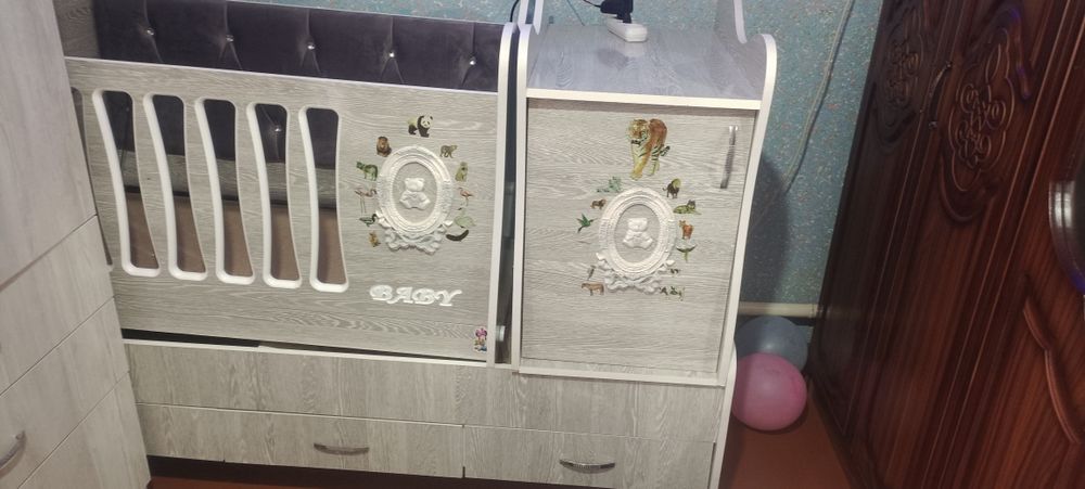 Bolalar kravati tepadagi lulkasi ishlatilmagan pastdagi krovati ishlat