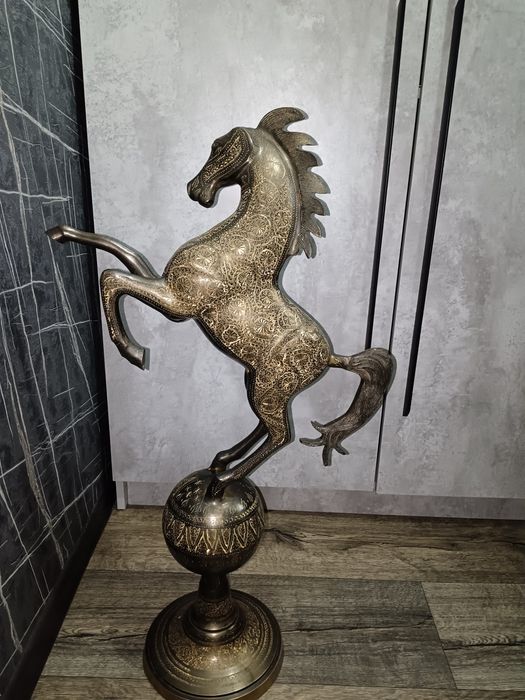 Продам бронзовую статуэтку!!!