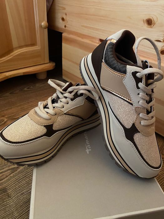 Златисти маратонки Tamaris - нови