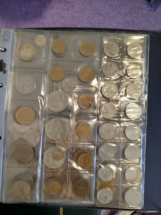 Vând colecție de timbre și monede  foarte vech începând cu anii1700