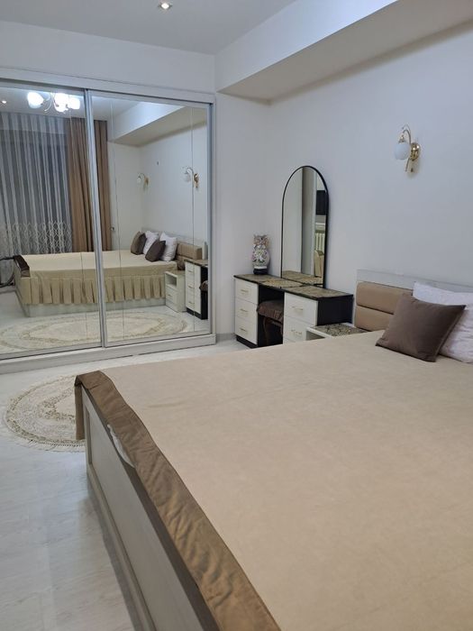 Срочно сдаётся евро ремонт квартира не дорого  в центре городо !!!