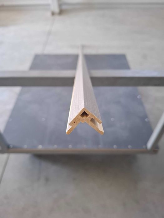 WPC Външен прав ъгъл с клик система Savannah Smoke CS-20