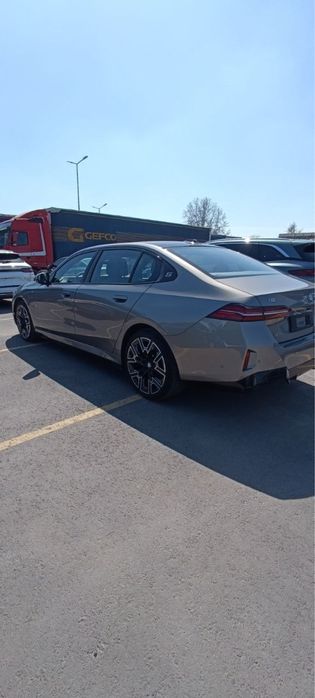 BMW i5 40L 2025 yil
