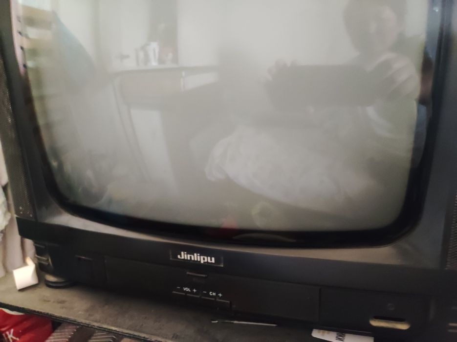Телевизор продаётся Jinlipu  срочно