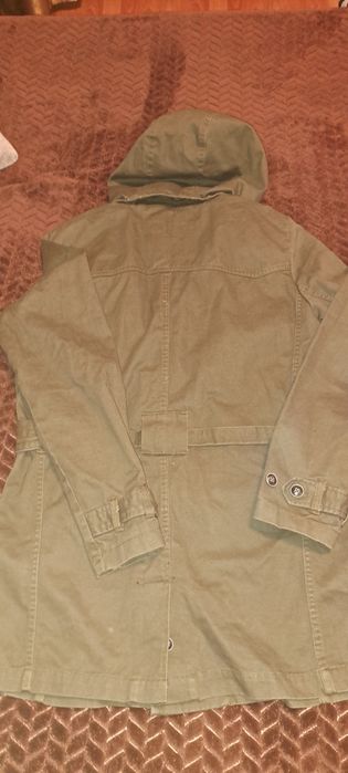 Trenci dama primăvara