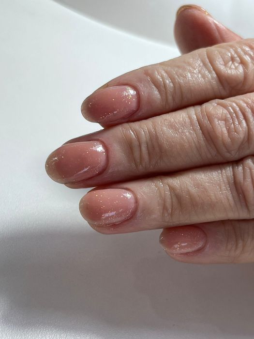 Начинающий мастер маникюра