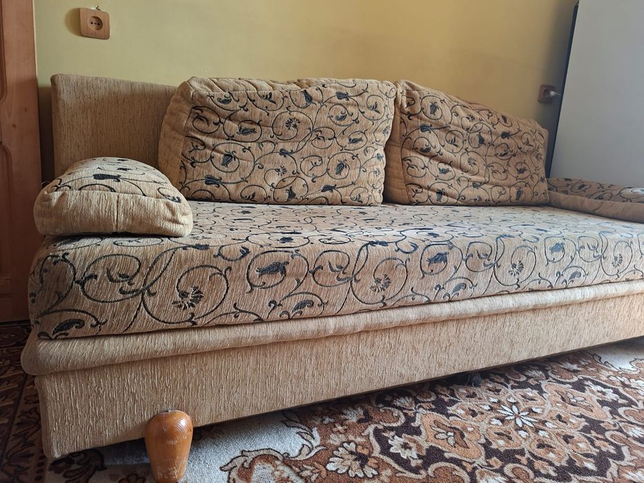 Продам  диван-тахту в хорошем состоянии.
