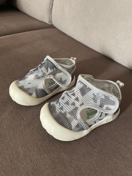 Бебешки обувки - отворени, сиви