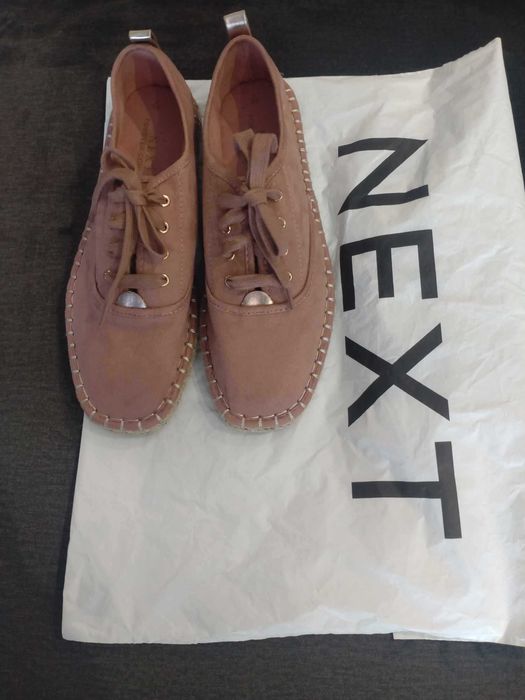 Чисто нови дамкси обувки NEXT