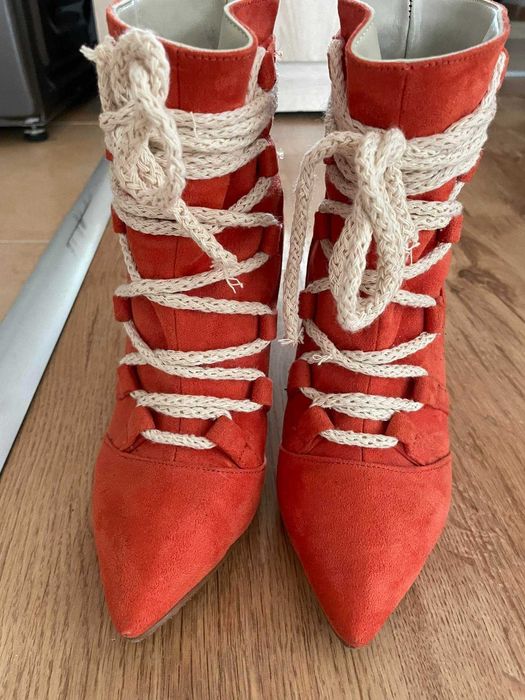 Ефектни боти с връзки