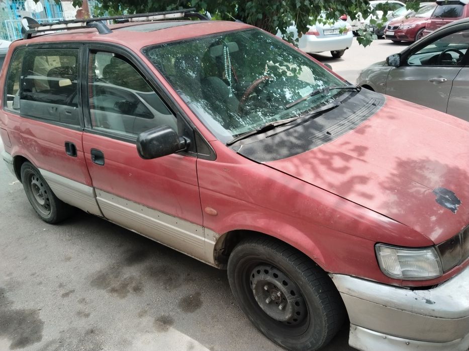 Продам машину Митсубиси Space Runner