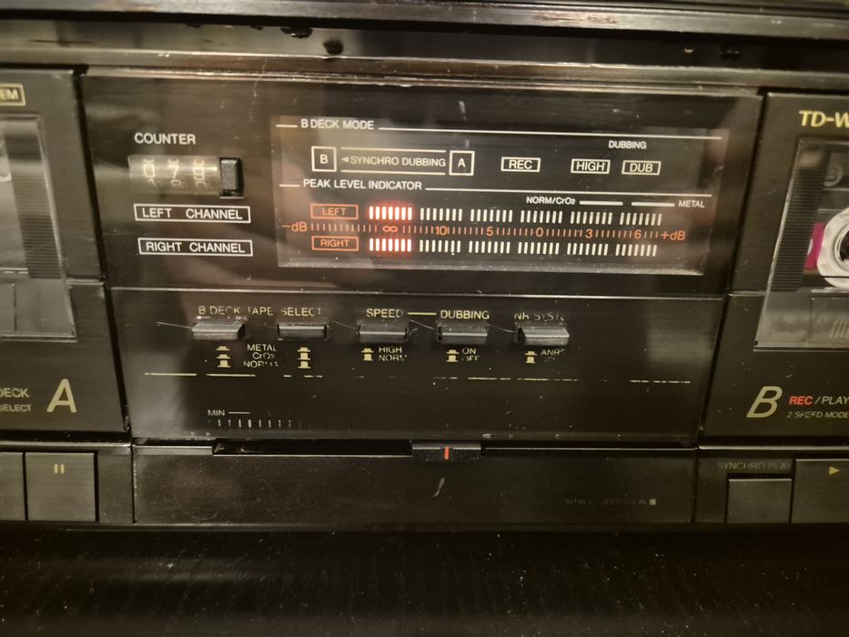Linie JVC si Kenwood servisata compusa din Deck Dublu TD-W111 + BONUS Tuner FX-333L