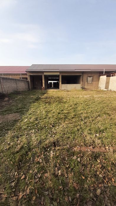 Уй сотилади 8 соток 4 хонали