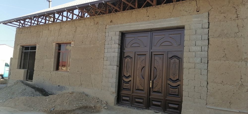 Срочно уй сотилади 6 сотихли 6 хонали вариантлар бор килишамиз