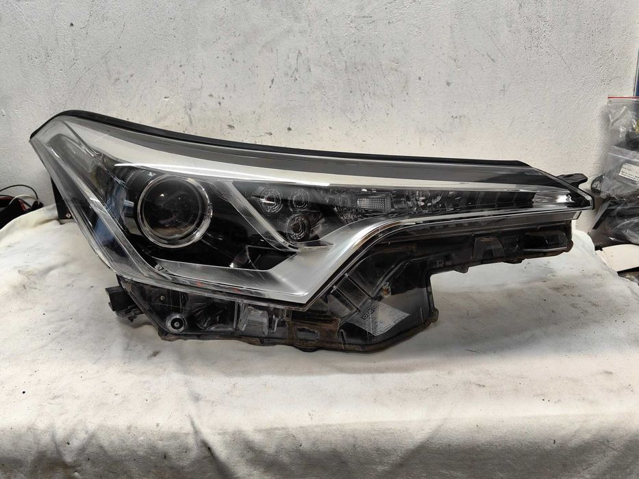 Оригинален фар Тойота  Toyota C-HR Led