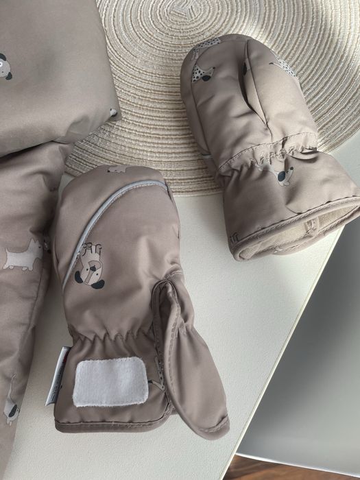Salopeta iarnă pentru copi H&M (1,5-2 ani, 92 cm) cu mănuși și botoșei