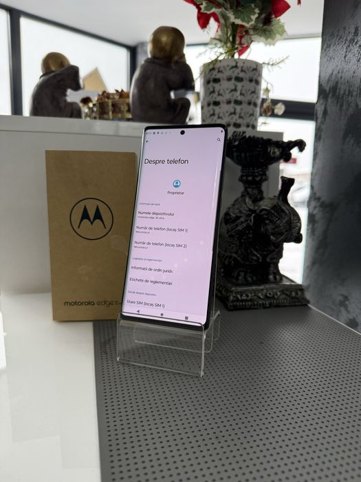 Vand motorola edge 30 ultra de 256 gb nou