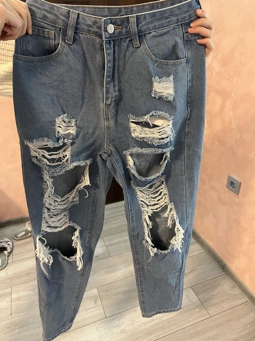 Сини дънки с накъсани елементи в размер Xs