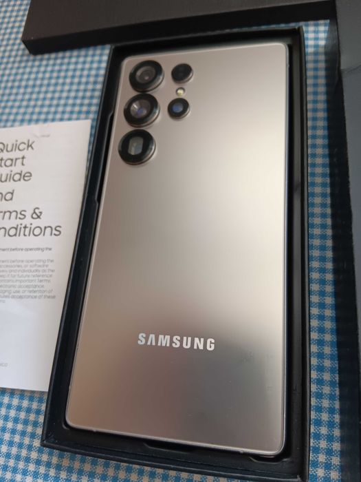 Samsung Galaxy S25 Ultra, functional, cu fisura la ecran