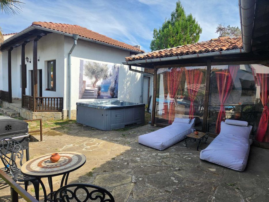 Дава се под наем Къща в с. Арбанаси, Област Велико Търново - 625 кв.м за 1495.83 € - Снимка #11