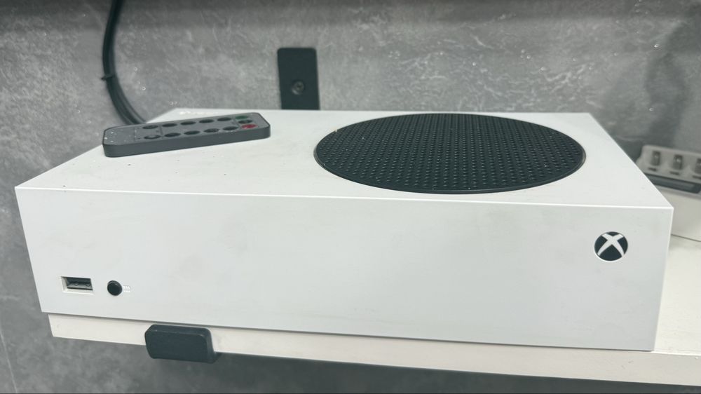 Xbox series S + джойстик