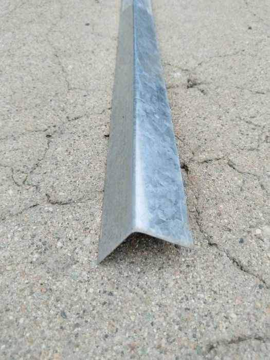 Уголок оцинкованный.