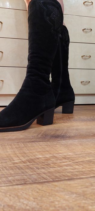 Продаю зимние сапоги