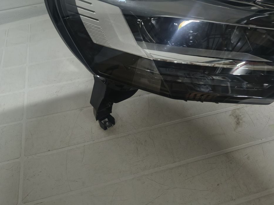 Far dreapta Renault Symbioz, captur 2 facelift cod 260100091R