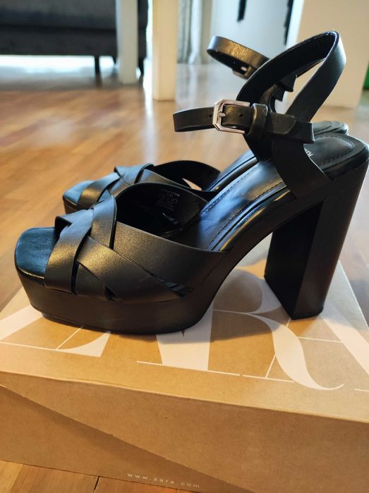 Дамски кожени сандали ZARA