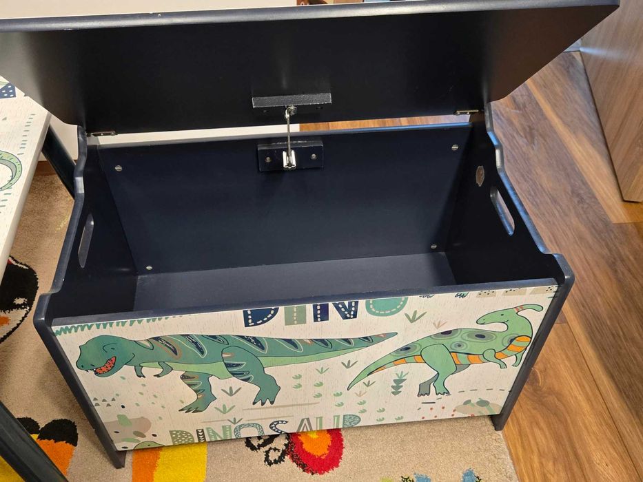 Дървена детска маса със столчета и ракла DINOSAUR за игра, хранене