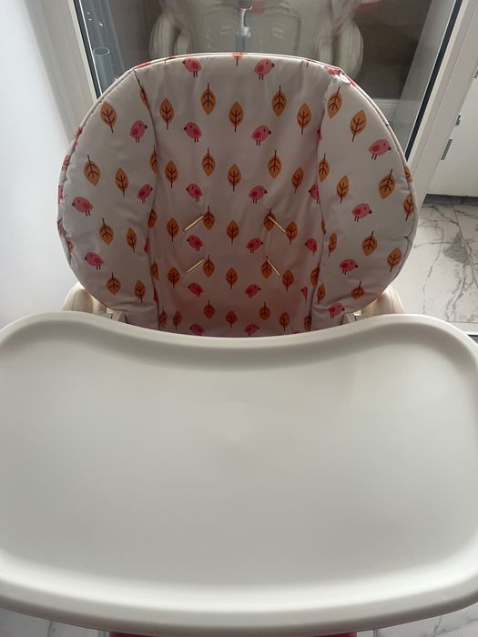 Продам столик chicco