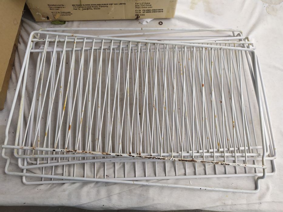 Продам перегородки от холодильника.