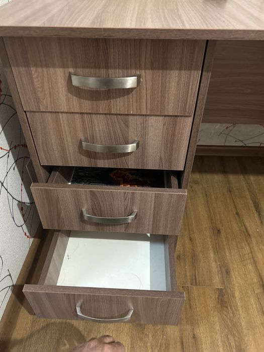 Продается стол рабочий