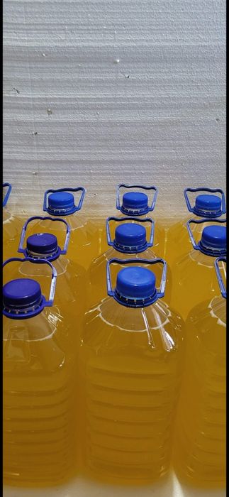 Vând ulei de floarea soarelui presat la rece