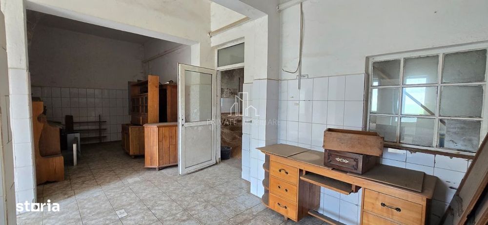 Clădire multifuncțională de vânzare, 470mp utili/nivel, Saes, judet Mu