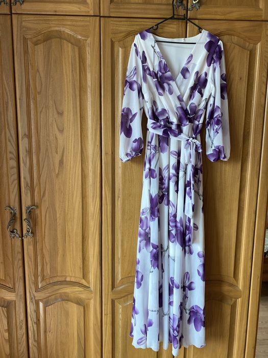 Продам вечерние платья 46р