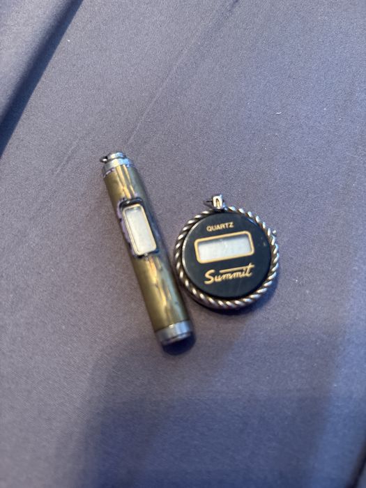 Два часовника за синджирче! Работещи