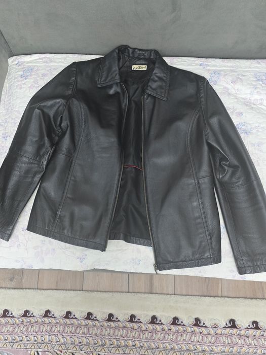 Продам куртку кожаную женскую