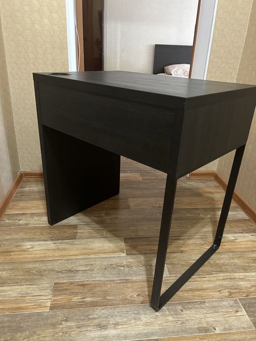 стол письменный IKEA Микке