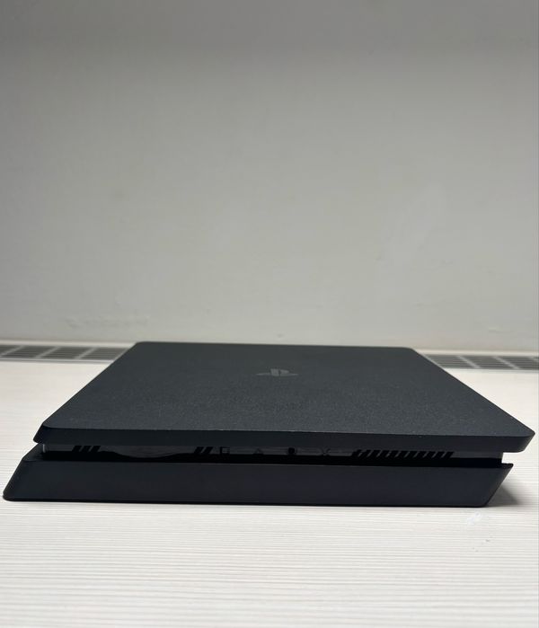 PS4 Slim 1TB SSD Samsung + 2 Controllere + 2 jocuri -Stare Foarte Bună