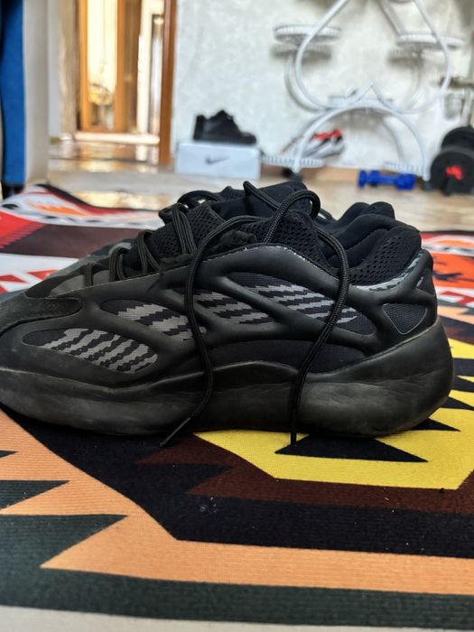адидас изики 700v3